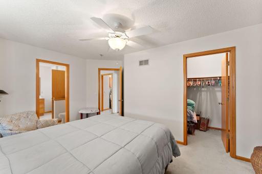 21 River Bend Place, Chaska, MN 55318