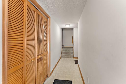 21 River Bend Place, Chaska, MN 55318