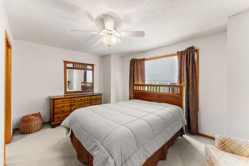 21 River Bend Place, Chaska, MN 55318