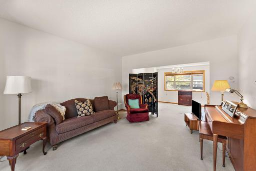 21 River Bend Place, Chaska, MN 55318