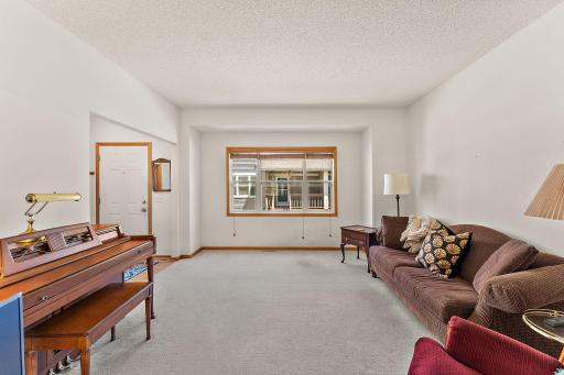 21 River Bend Place, Chaska, MN 55318