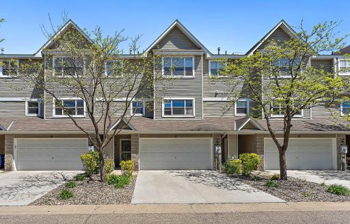 21 River Bend Place, Chaska, MN 55318