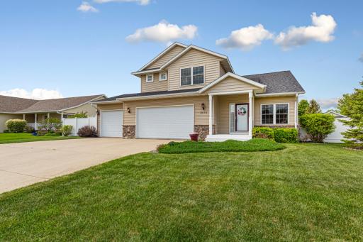 2570 Fox Hollow Lane, Owatonna, MN 55060