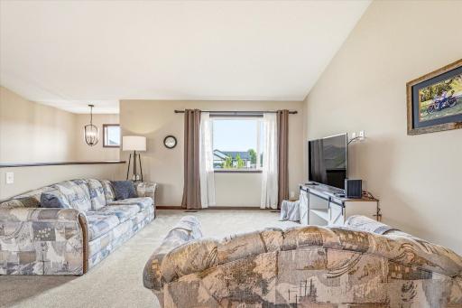 422 Bluebird Drive NW, Isanti, MN 55040