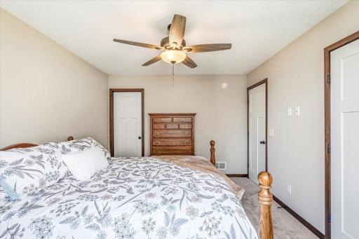 422 Bluebird Drive NW, Isanti, MN 55040