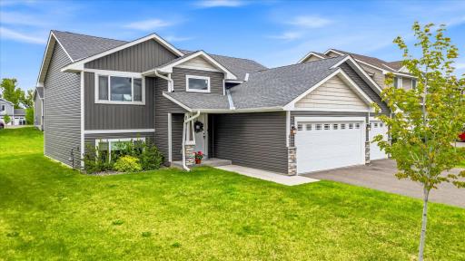 422 Bluebird Drive NW, Isanti, MN 55040