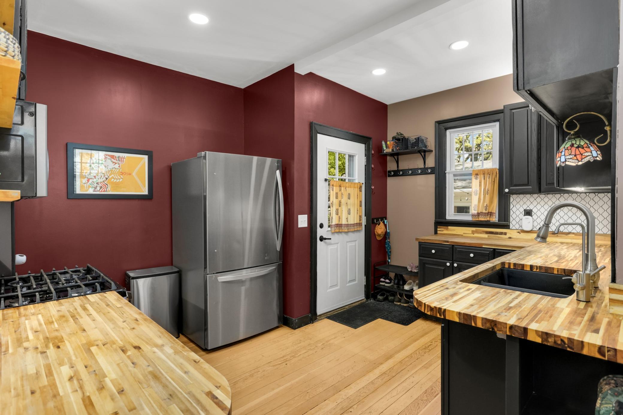Efficient kitchen with great workspace and storage, designed for everyday cooking and connection to the main living area.