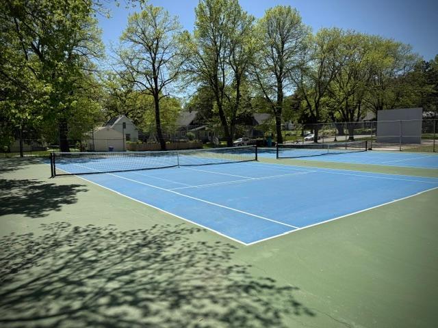 Grab your racket and enjoy the neighborhood tennis courts nearby.