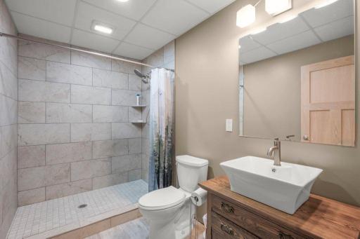 2nd bathroom - Beautiful tilework and design