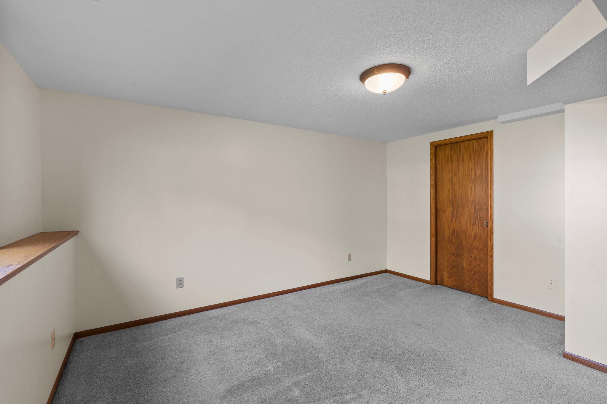 62-web-or-mls-1286 Limestone Dr-376.jpg