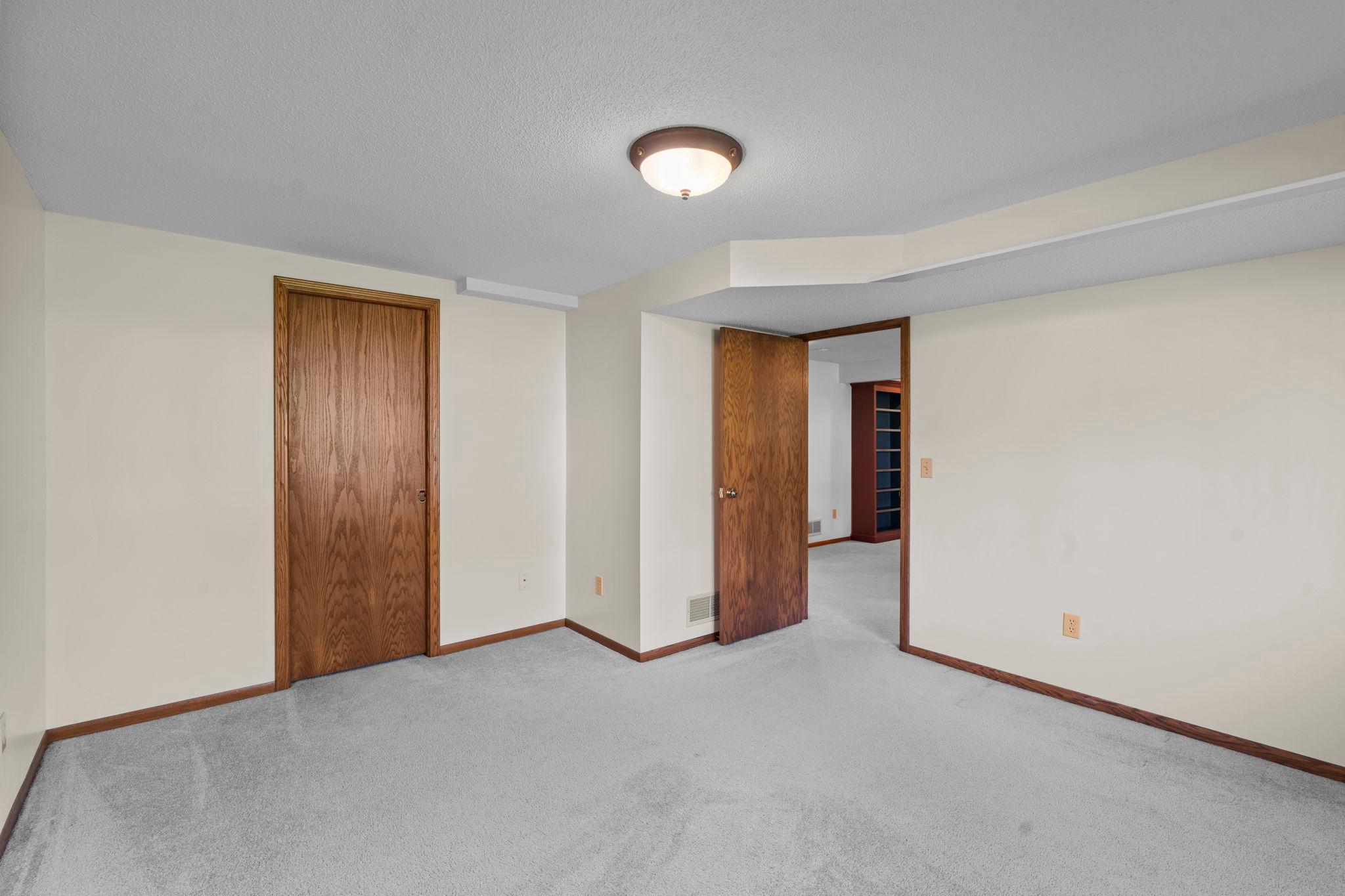 63-web-or-mls-1286 Limestone Dr-381.jpg