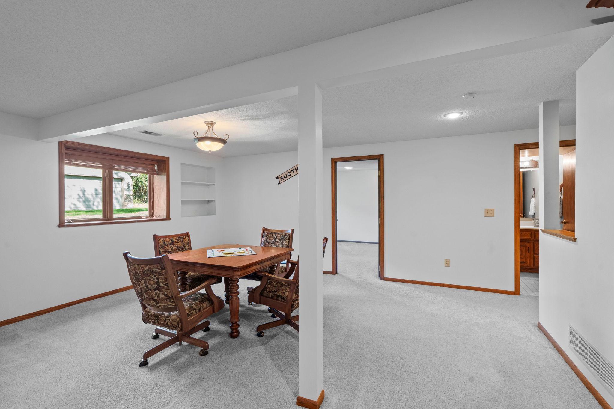51-web-or-mls-1286 Limestone Dr-296.jpg
