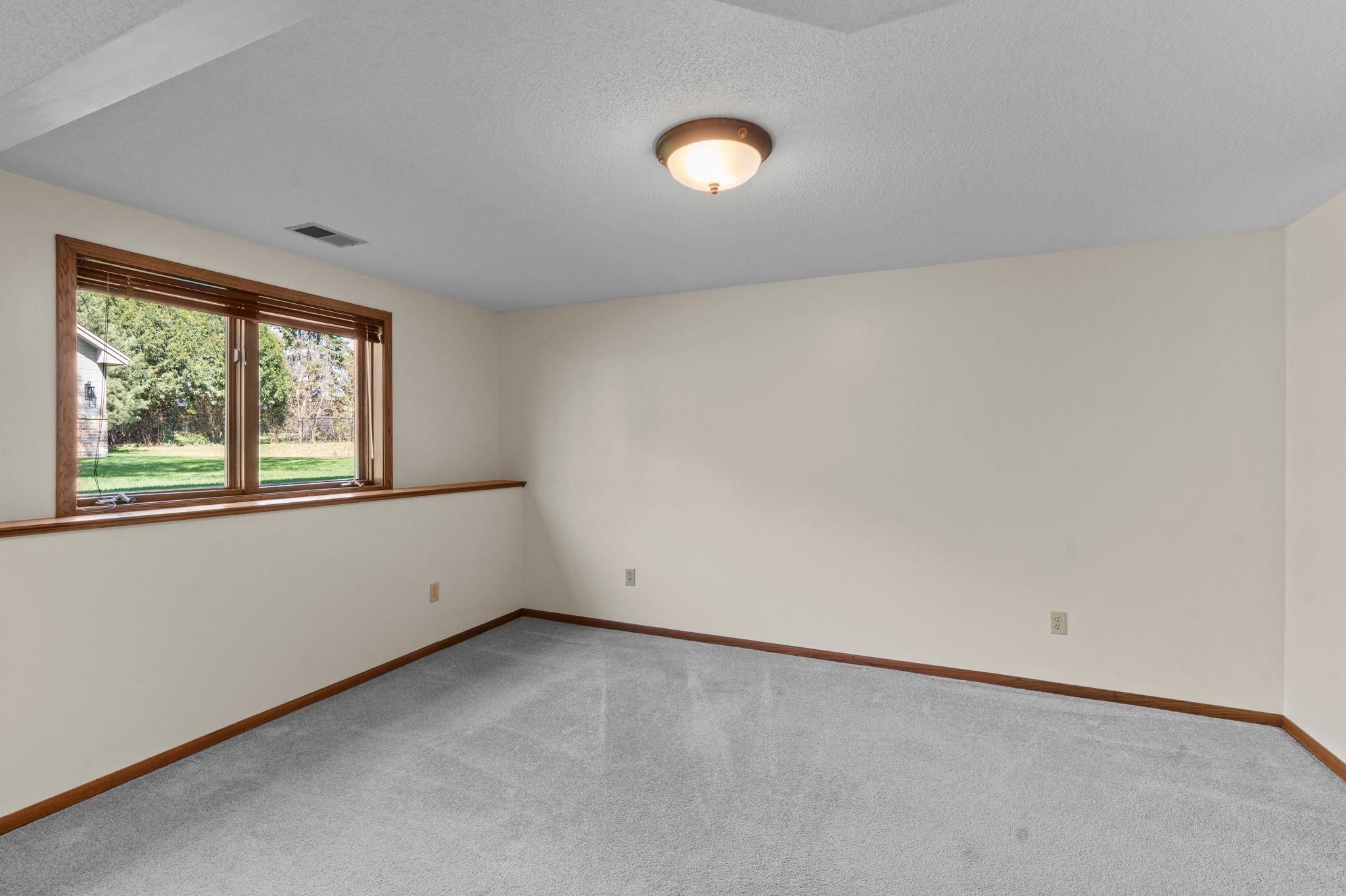 60-web-or-mls-1286 Limestone Dr-371.jpg