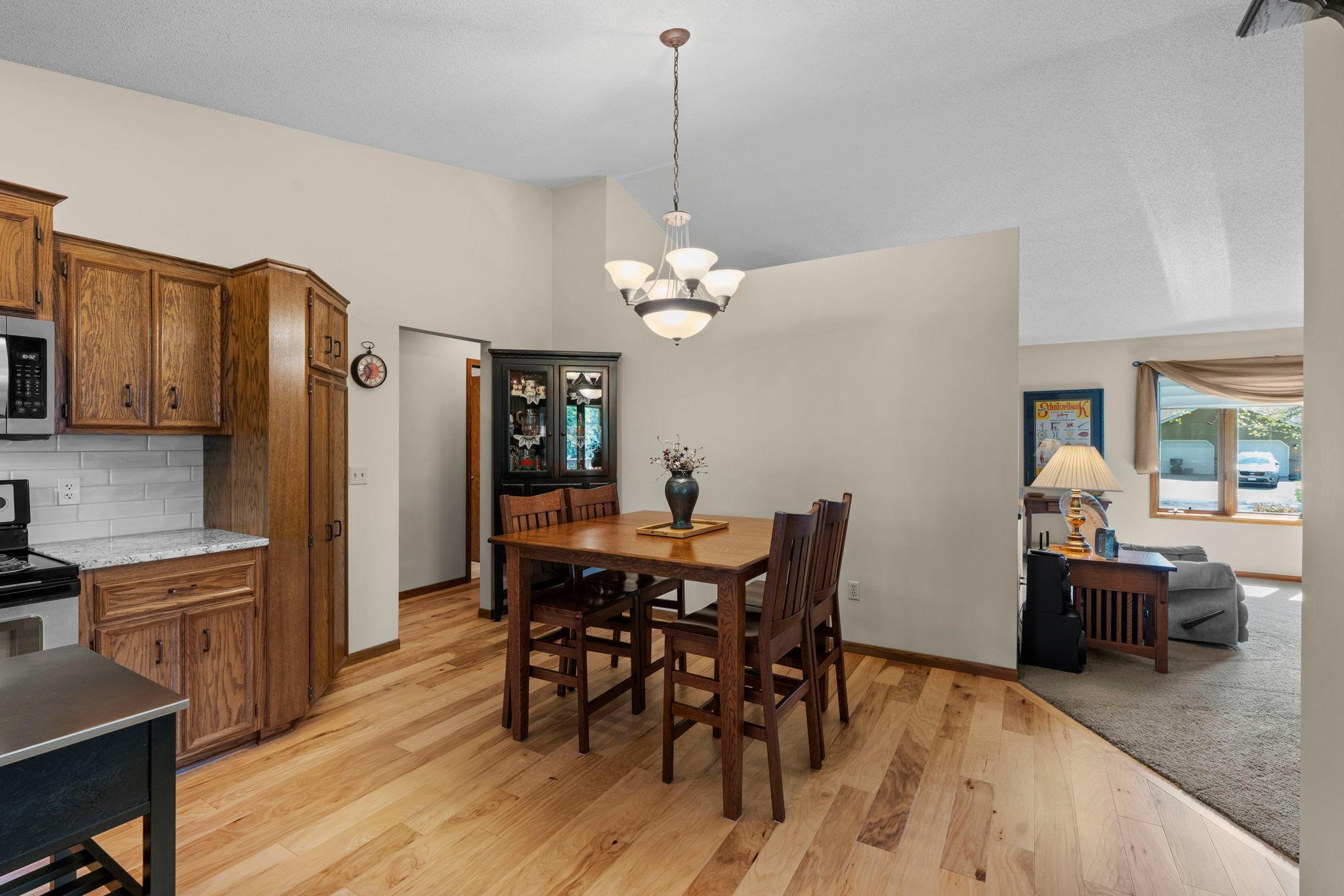 23-web-or-mls-1286 Limestone Dr-171.jpg
