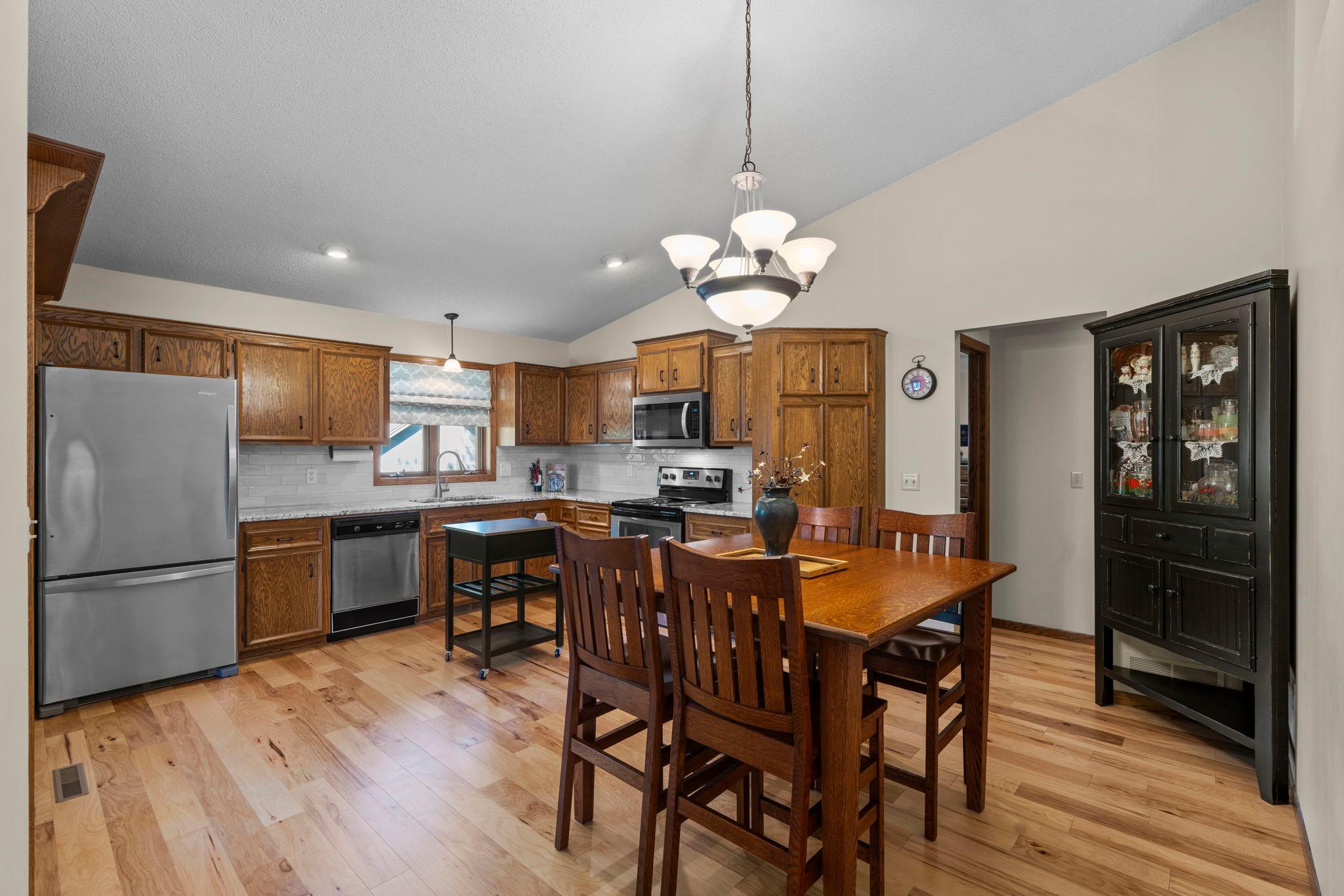 22-web-or-mls-1286 Limestone Dr-166.jpg
