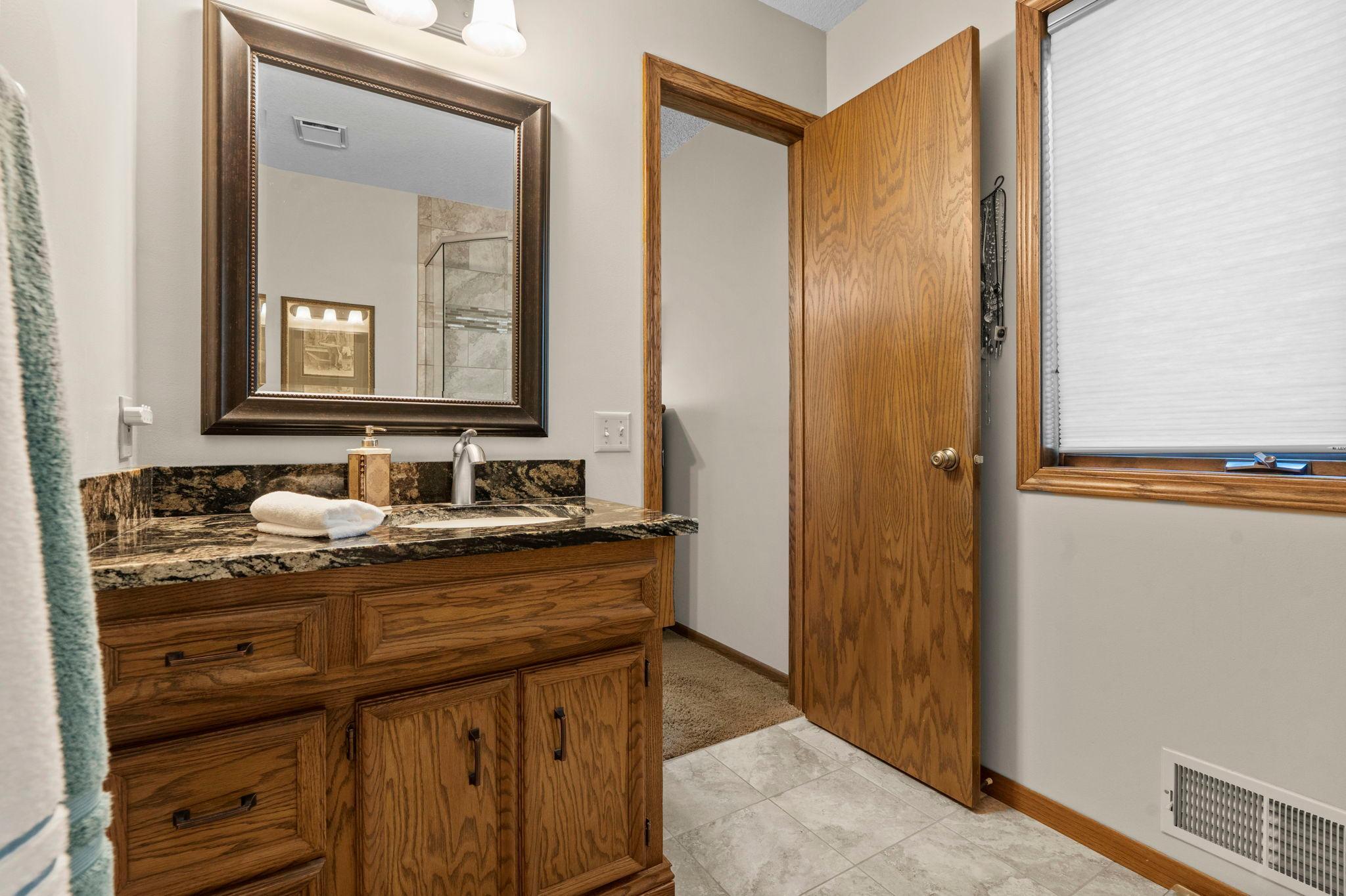 37-web-or-mls-1286 Limestone Dr-236.jpg