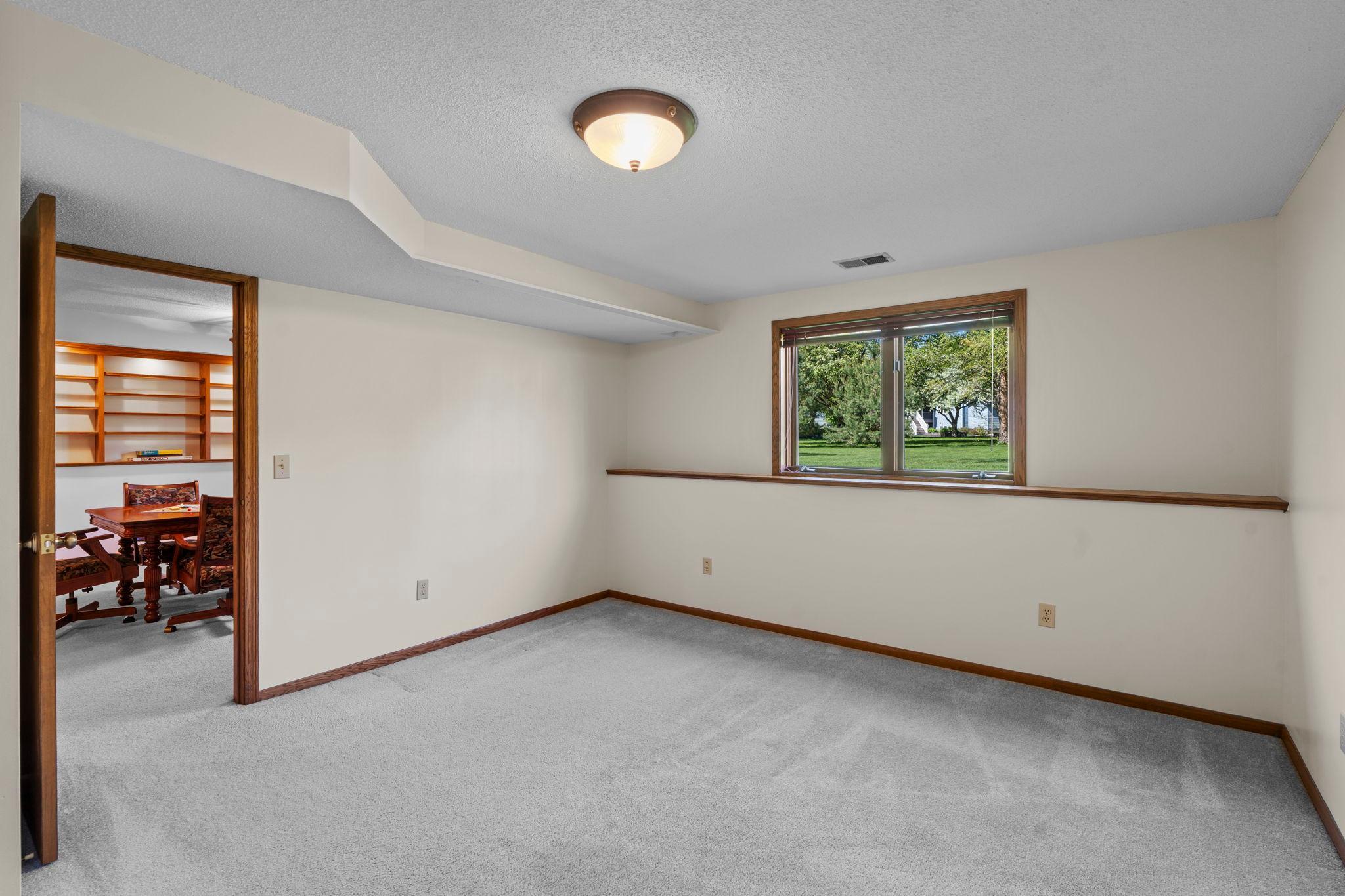 65-web-or-mls-1286 Limestone Dr-391.jpg
