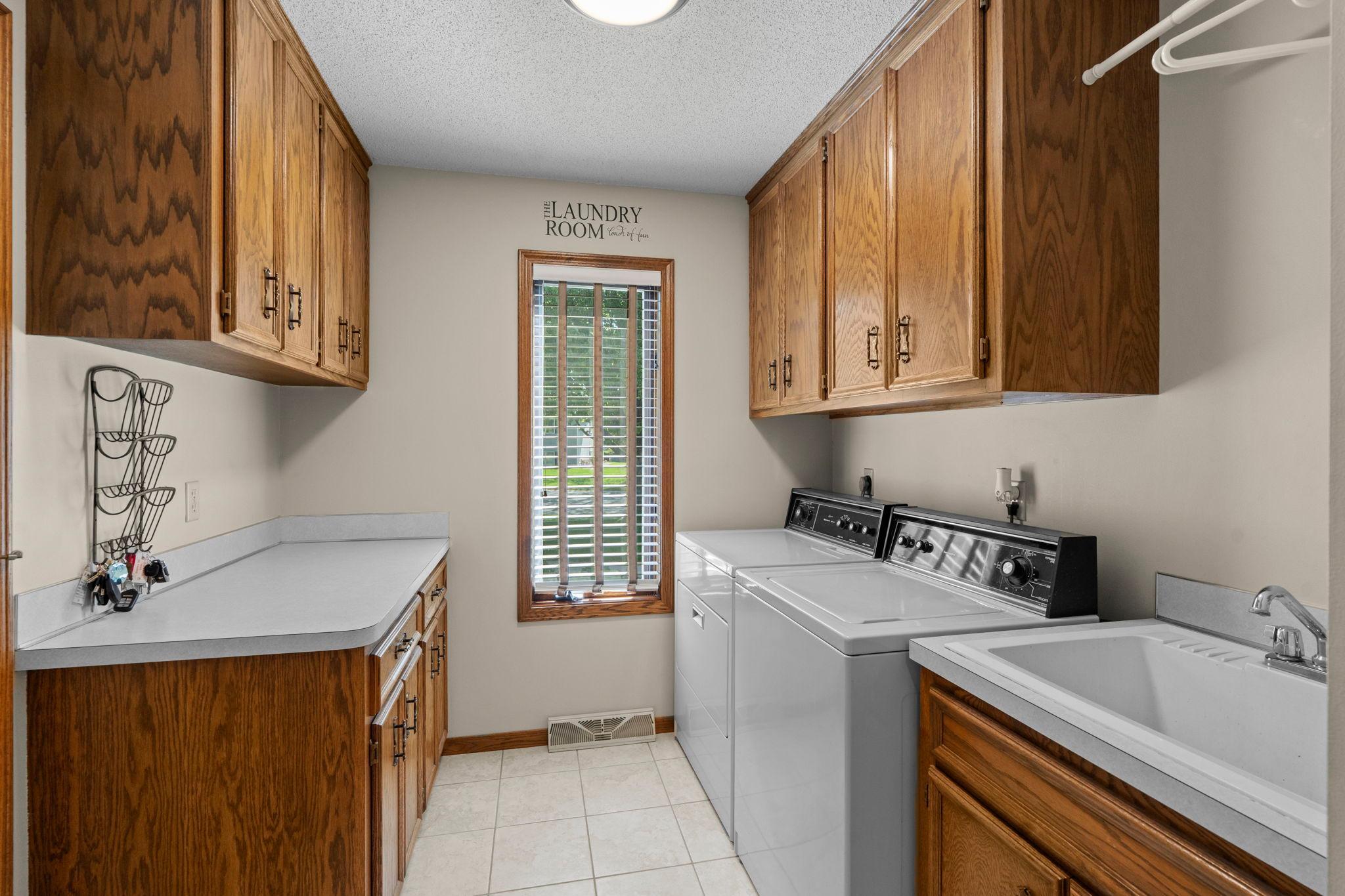 32-web-or-mls-1286 Limestone Dr-266.jpg