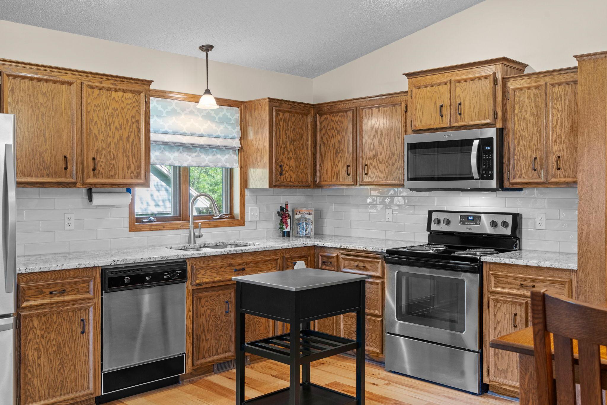 28-web-or-mls-1286 Limestone Dr-196.jpg