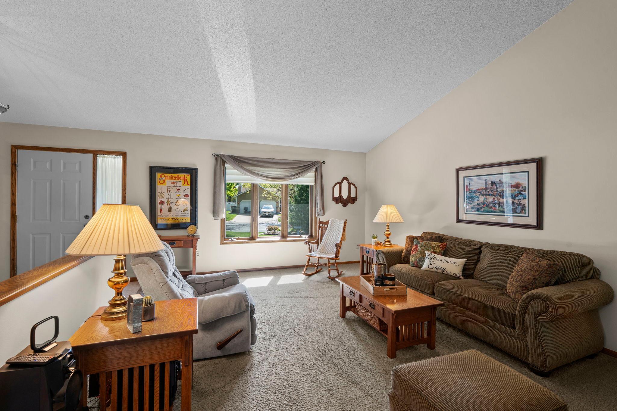 17-web-or-mls-1286 Limestone Dr-141.jpg