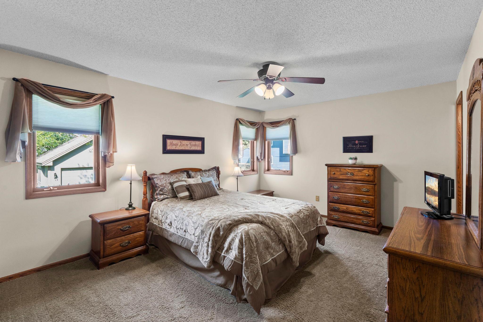 33-web-or-mls-1286 Limestone Dr-216.jpg