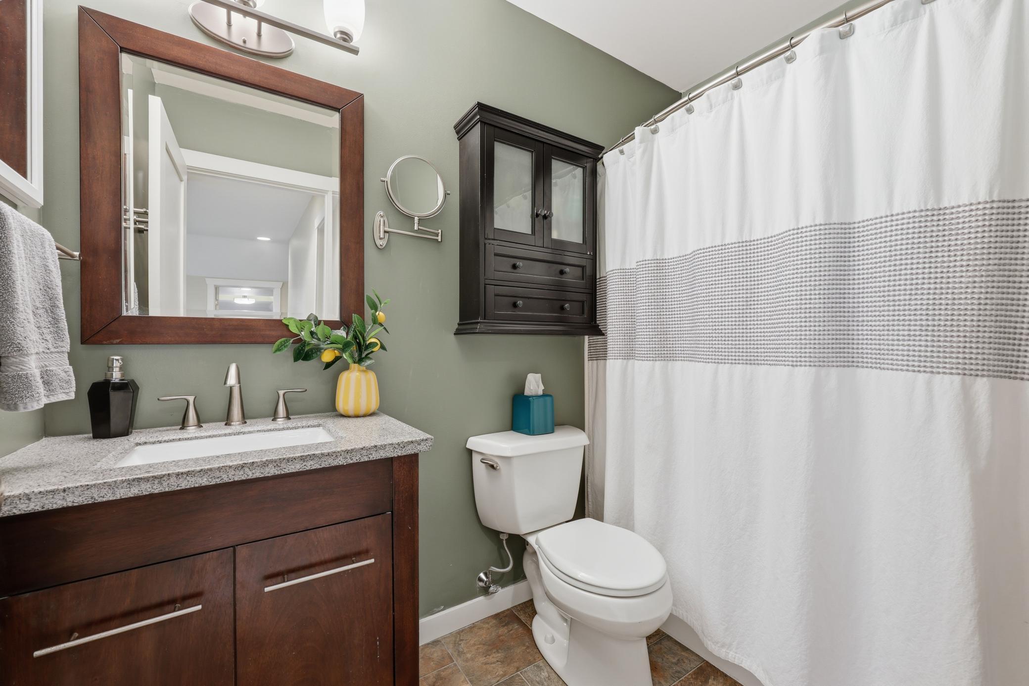 Full bath upper level