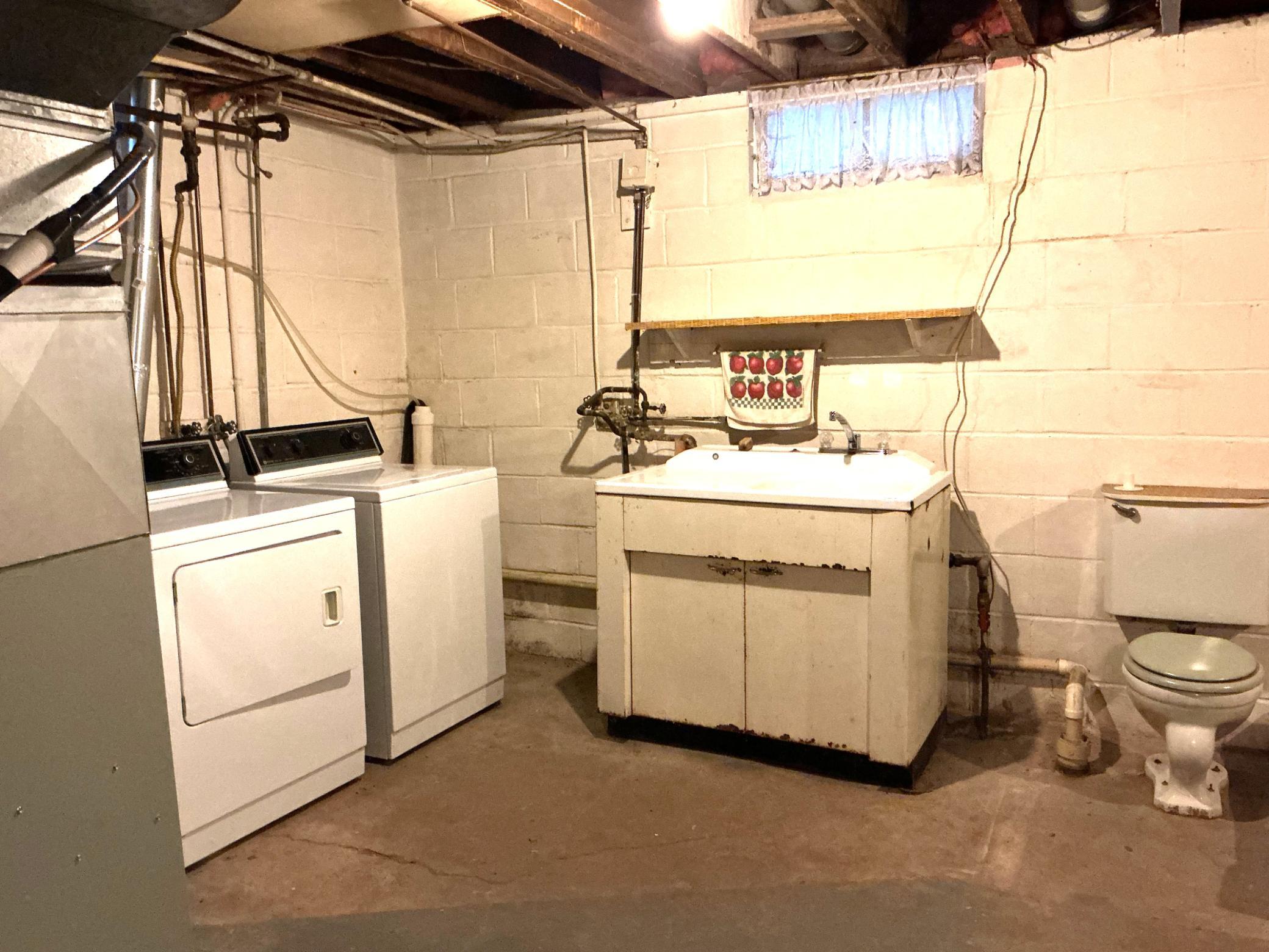 Laundry area in the unfinished basement. Large wash tub!