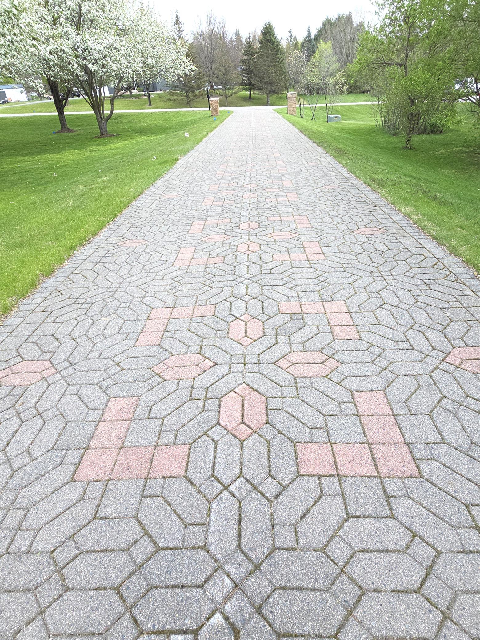 details in the cobblestone driveway