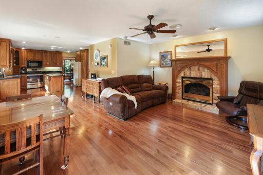 4457 large famlyroom.jpg
