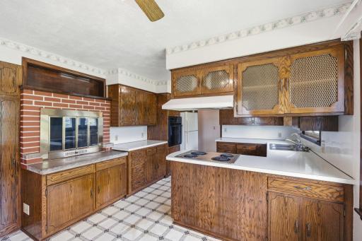 8508 Dairy Ave Glencoe Kitchen with Indoor Grill.jpg