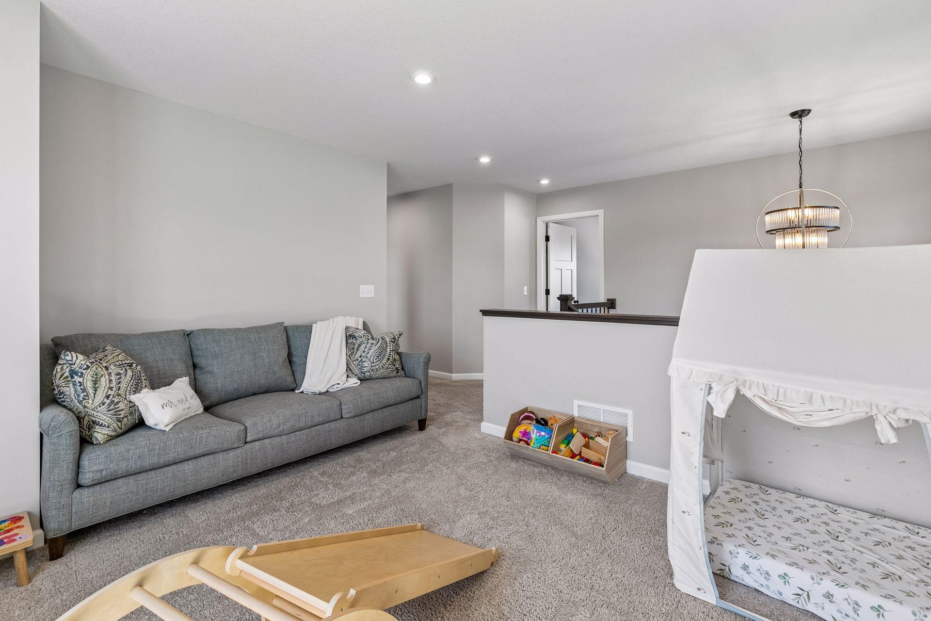 Upper level loft (could easily be converted to 4th bedroom)