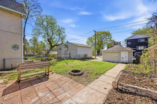 864 Sims Avenue, Saint Paul, MN 55106