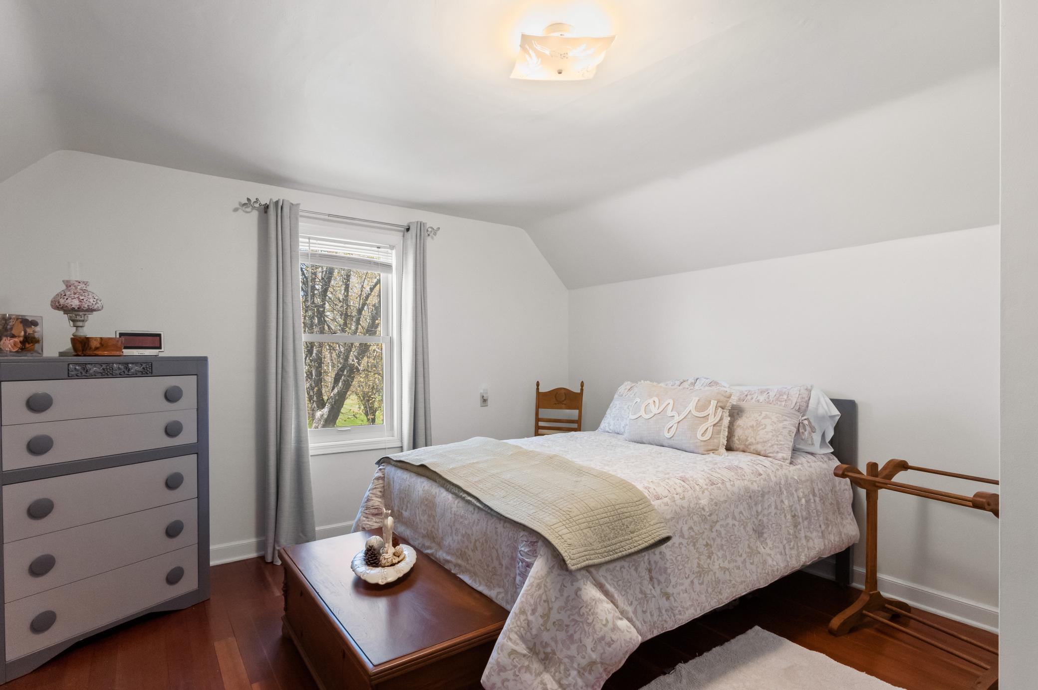 19 Spacious Upper Level Bed2.jpg