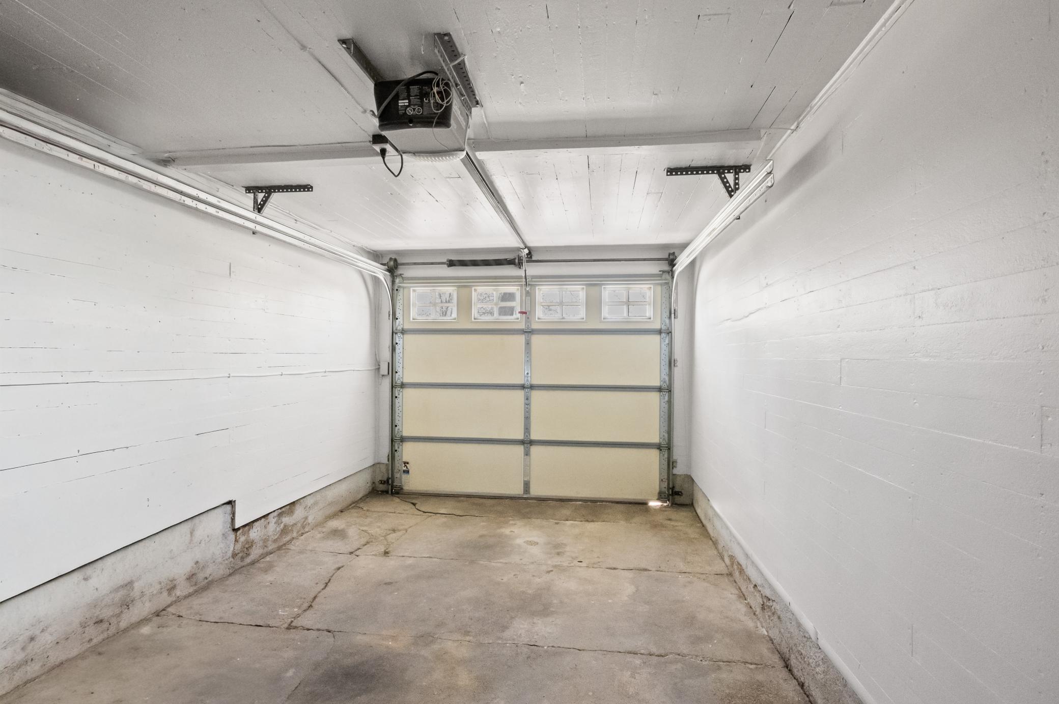 24 Attached Garage.jpg