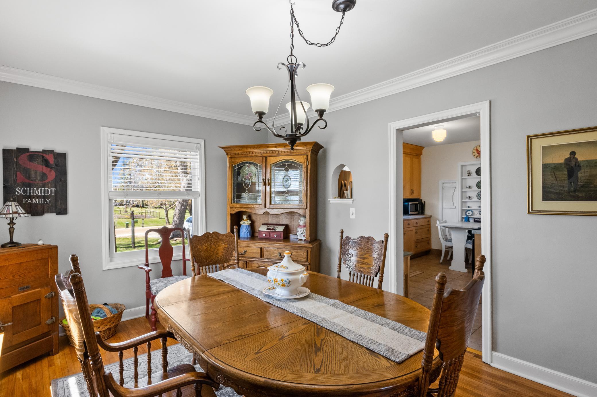 6 Dining to Kitchen.jpg