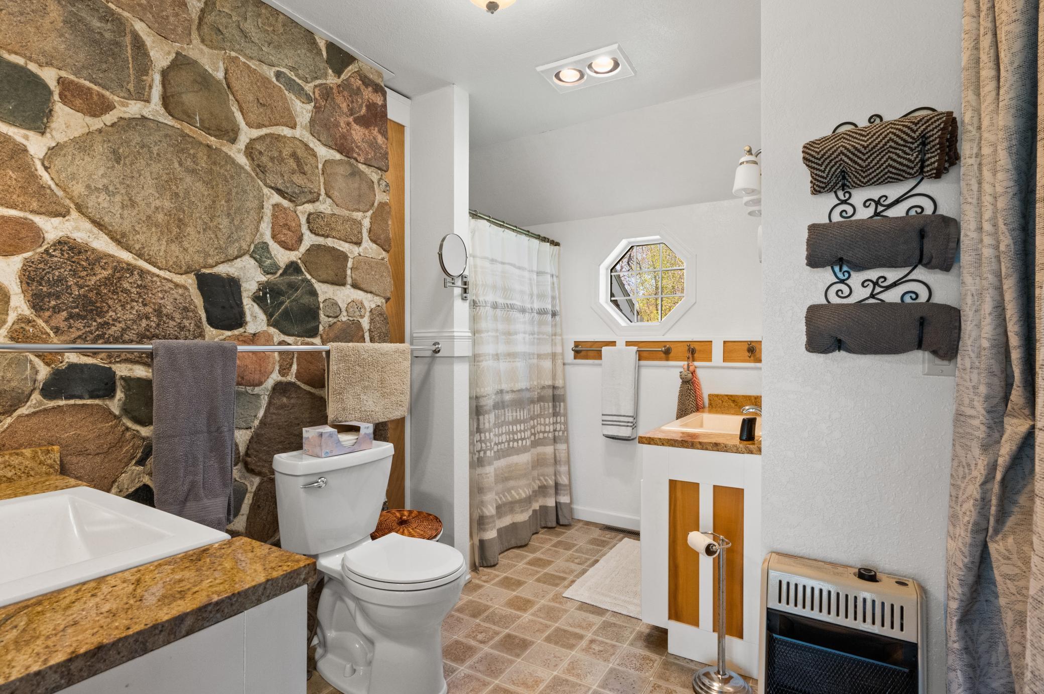 15 primary ensuite.jpg