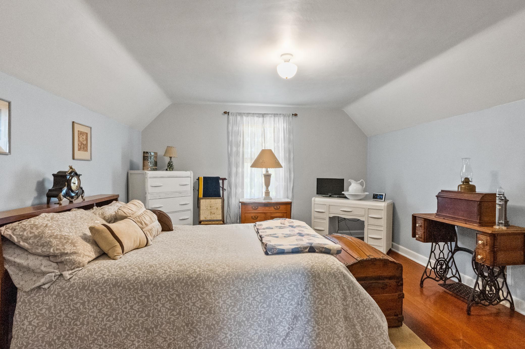 17 Spacious Upper Level Bed1.jpg