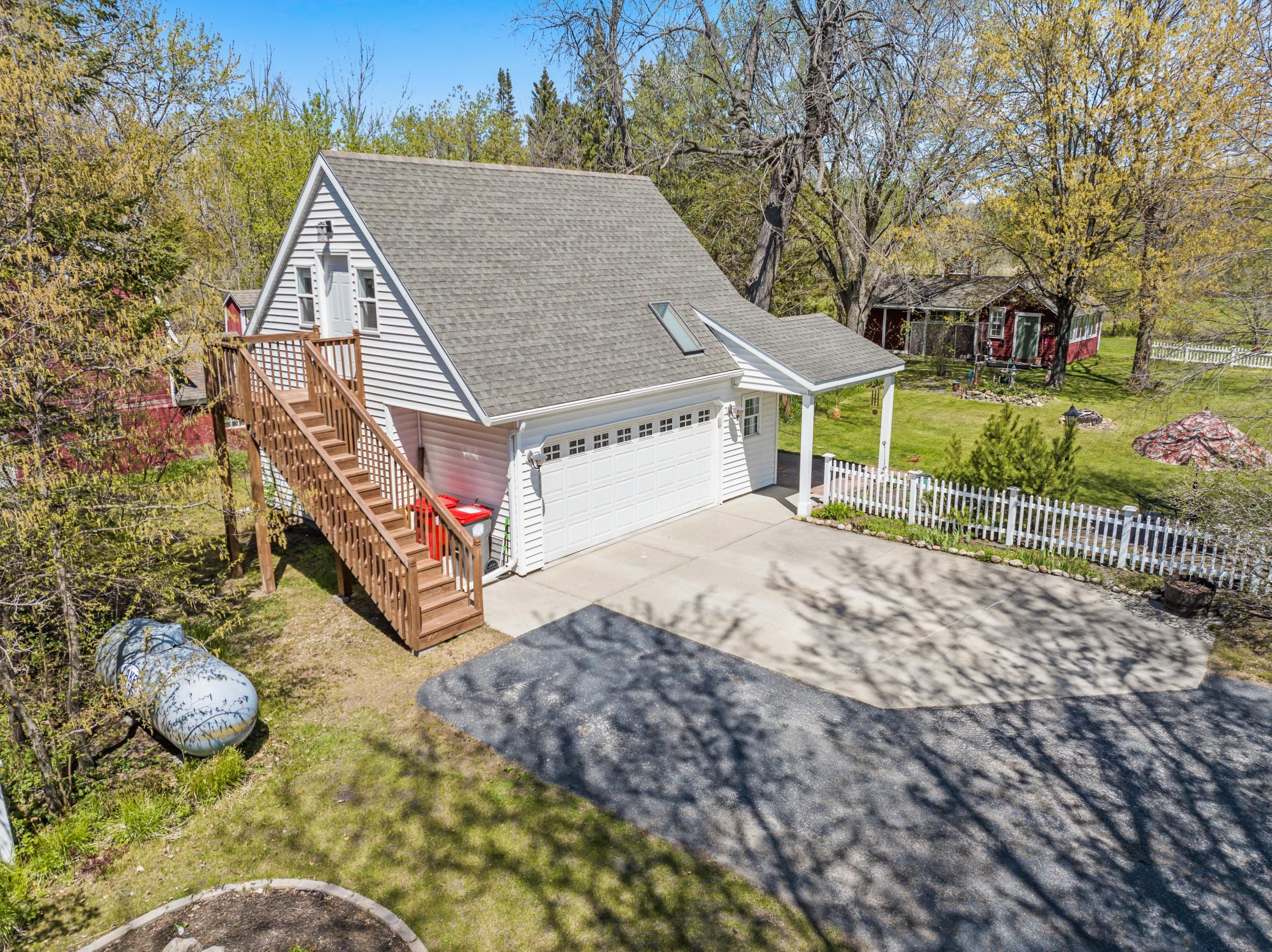 25 Detached Garage.jpg