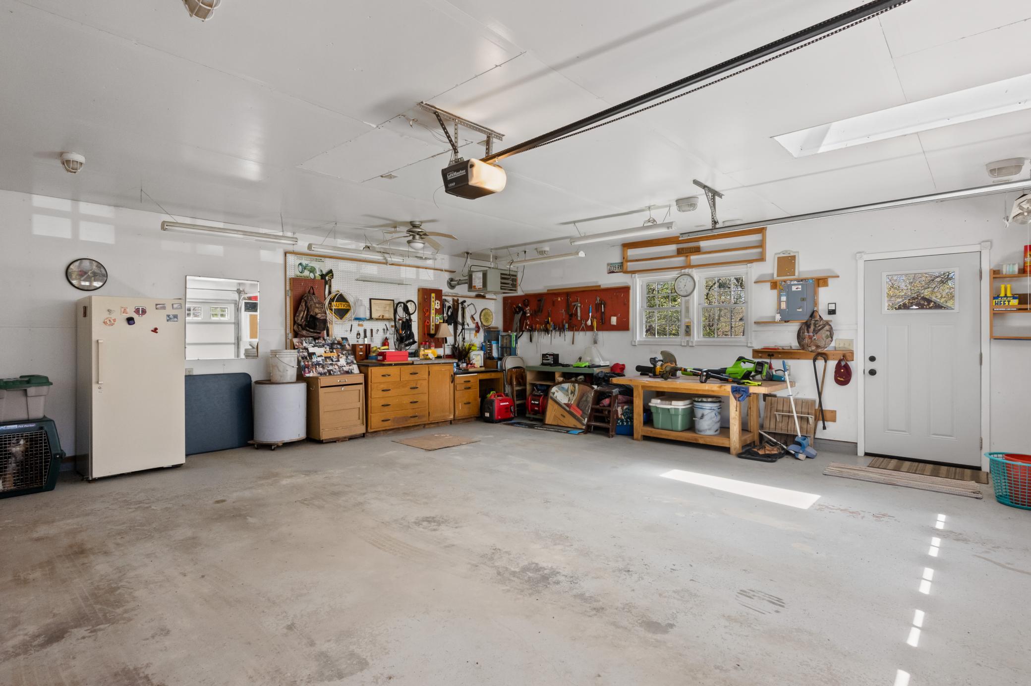 27 Detached Garage.jpg