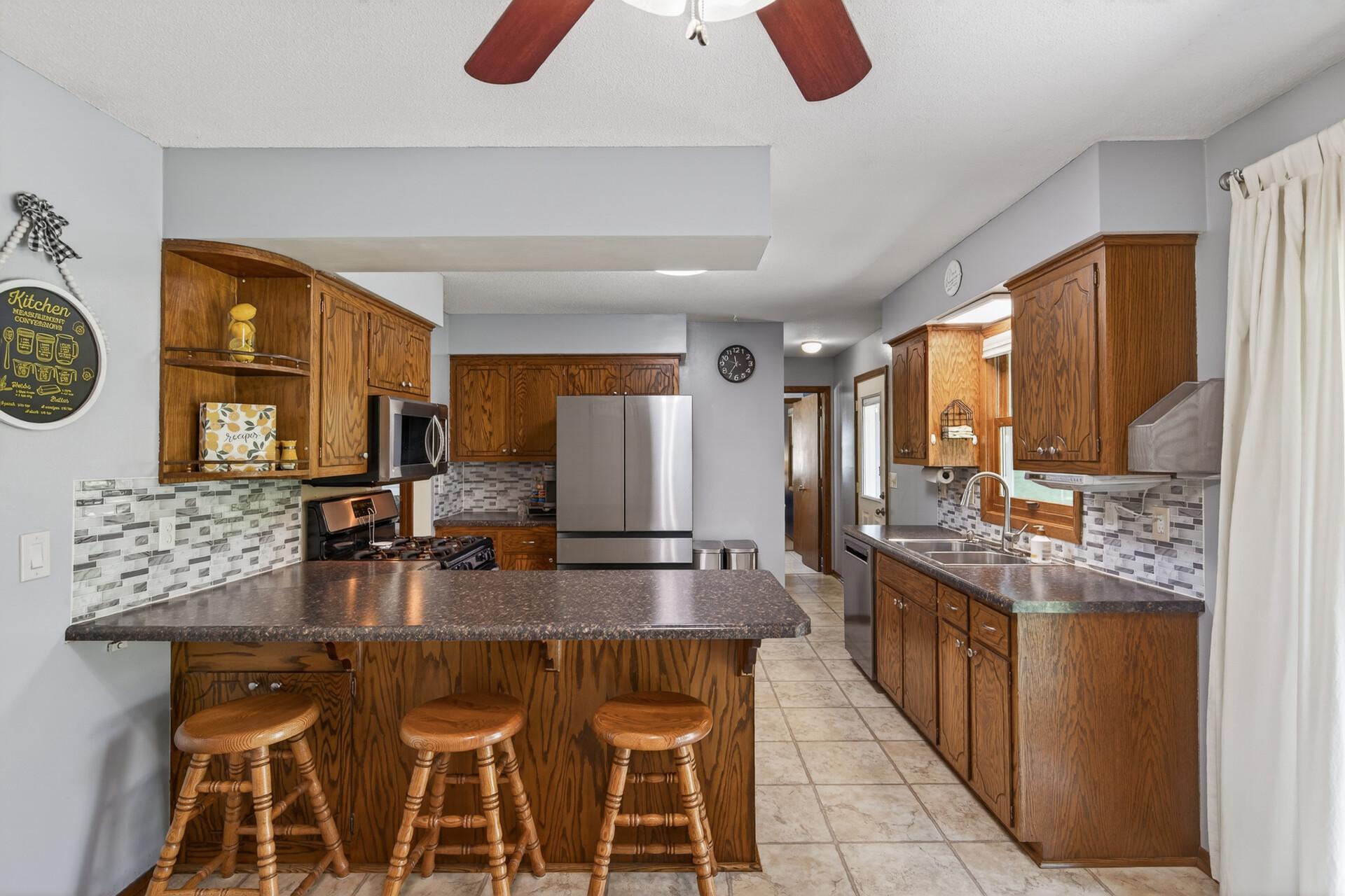 Functional kitchen peninsula with breakfast bar seating