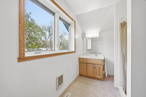 4942 43rd Avenue N, Moorhead, MN 56560