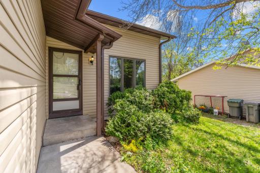 17468 Rustic Hills Drive, Eden Prairie, MN 55346