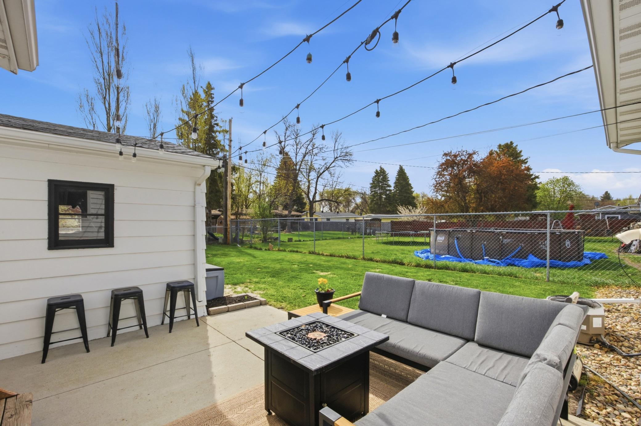 Patio-Fenced back yard