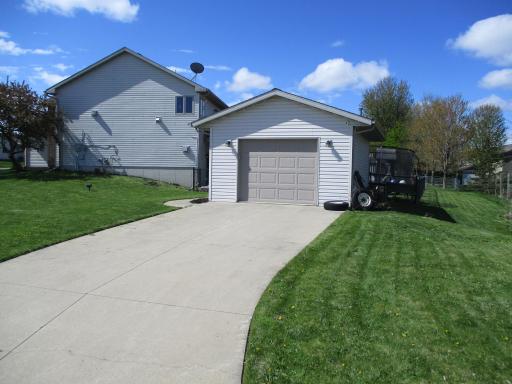 125 Sandstone Drive NW, Eyota, MN 55934