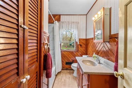 305 Main Avenue N, Braham, MN 55006