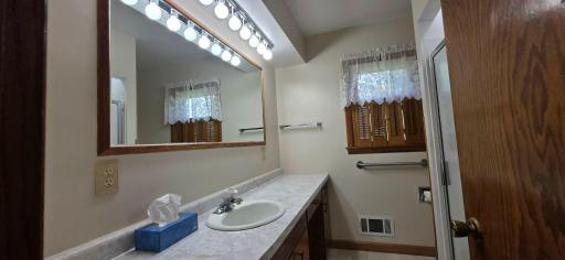 1208 Kent Avenue, Albert Lea, MN 56007