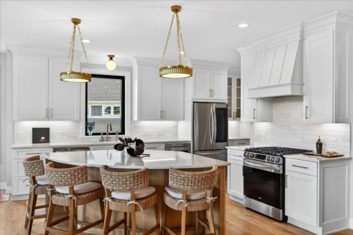 101 Spring Farm Road, North Oaks, MN 55127