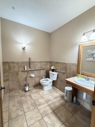 7965 Stone Creek Drive, Chanhassen, MN 55317