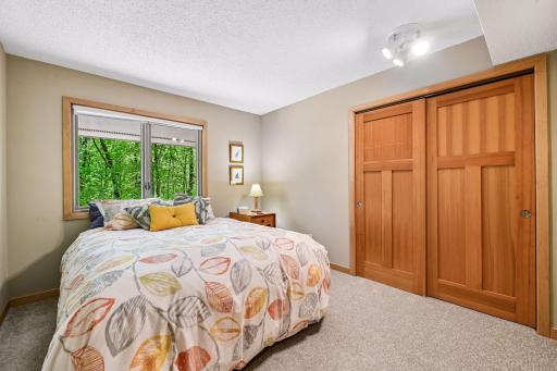 "Middle" bedroom (queen bed) and double closet w organizers.