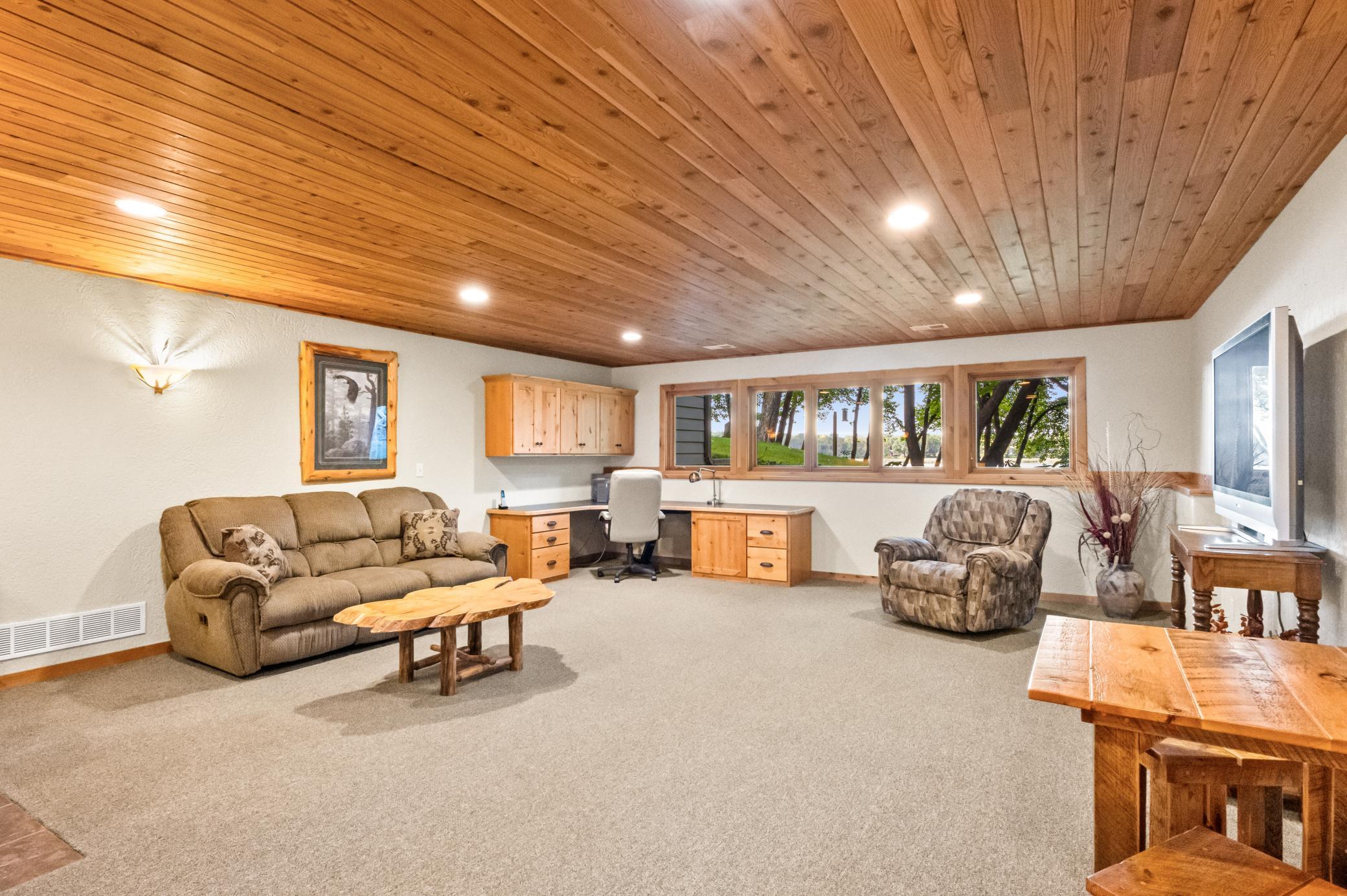 Fantastic 28 x 19 ft Family/Recreation Room